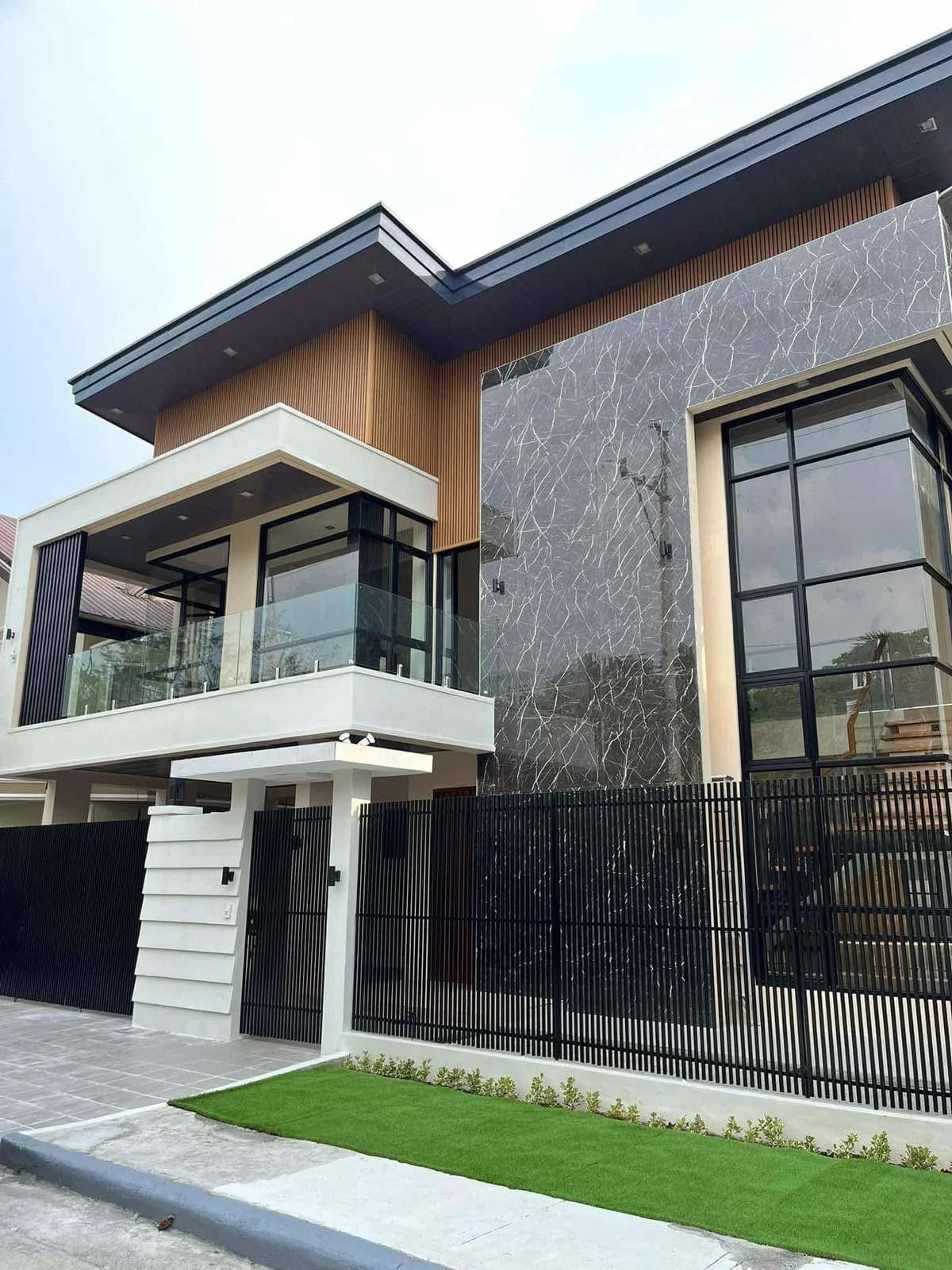 5 Bedroom House & Lot for Sale in Geneva Gardens, Quezon City