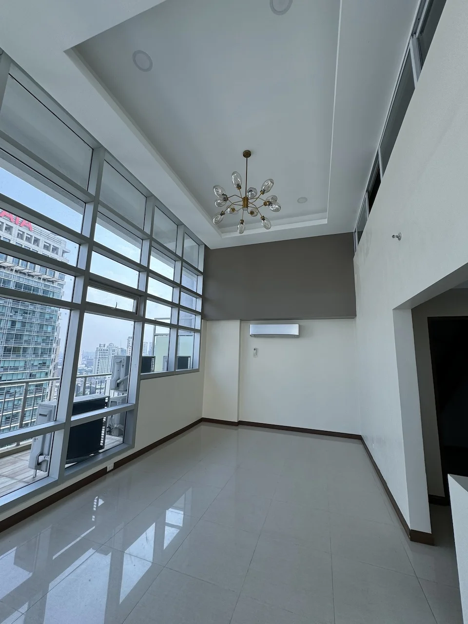 3 Bedroom Condominium for Sale in The Stratosphere