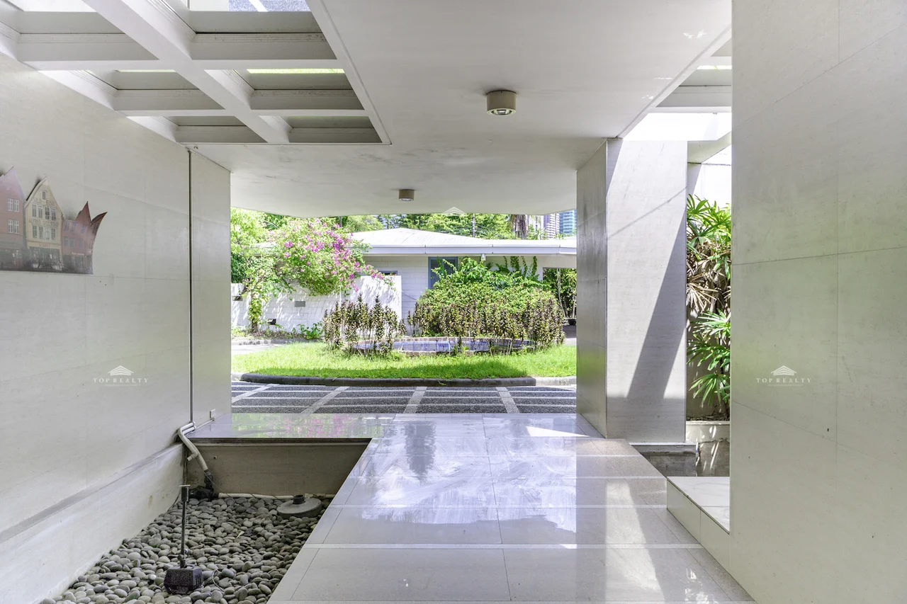 5 Bedroom House & Lot for Sale in North Forbes Park