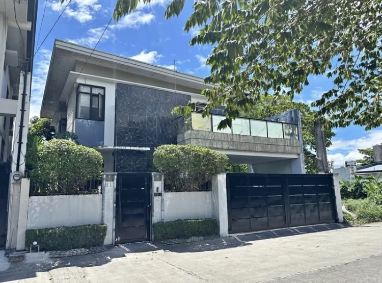 4 Bedroom House & Lot for Sale in Multinational Village