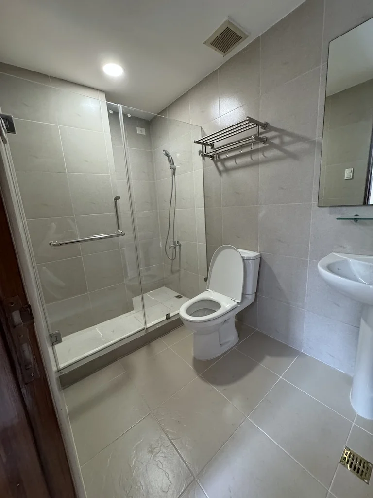 3 Bedroom Condominium for Sale in The Stratosphere