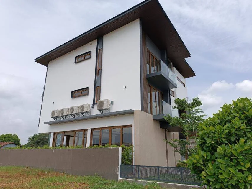 5 Bedroom House & Lot for Sale in Alabang West