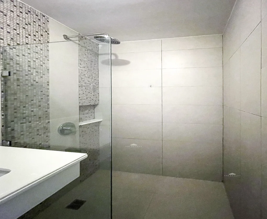 1 Bedroom Condominium for Sale in Oak Harbor Residences