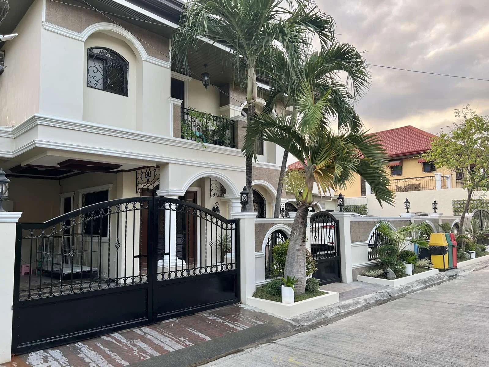 5 Bedroom House & Lot for Sale in The Parkplace Village, Imus Cavite