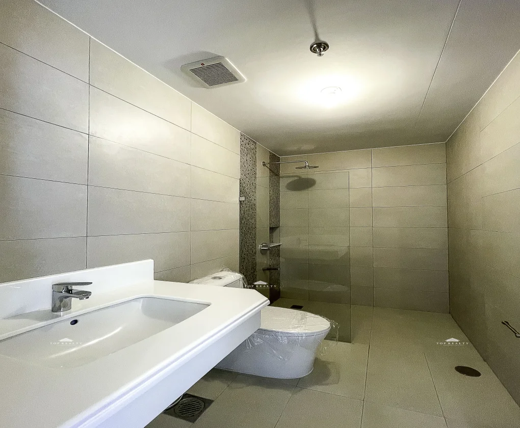 3 Bedroom Condominium for Sale in Oak Harbor Residences