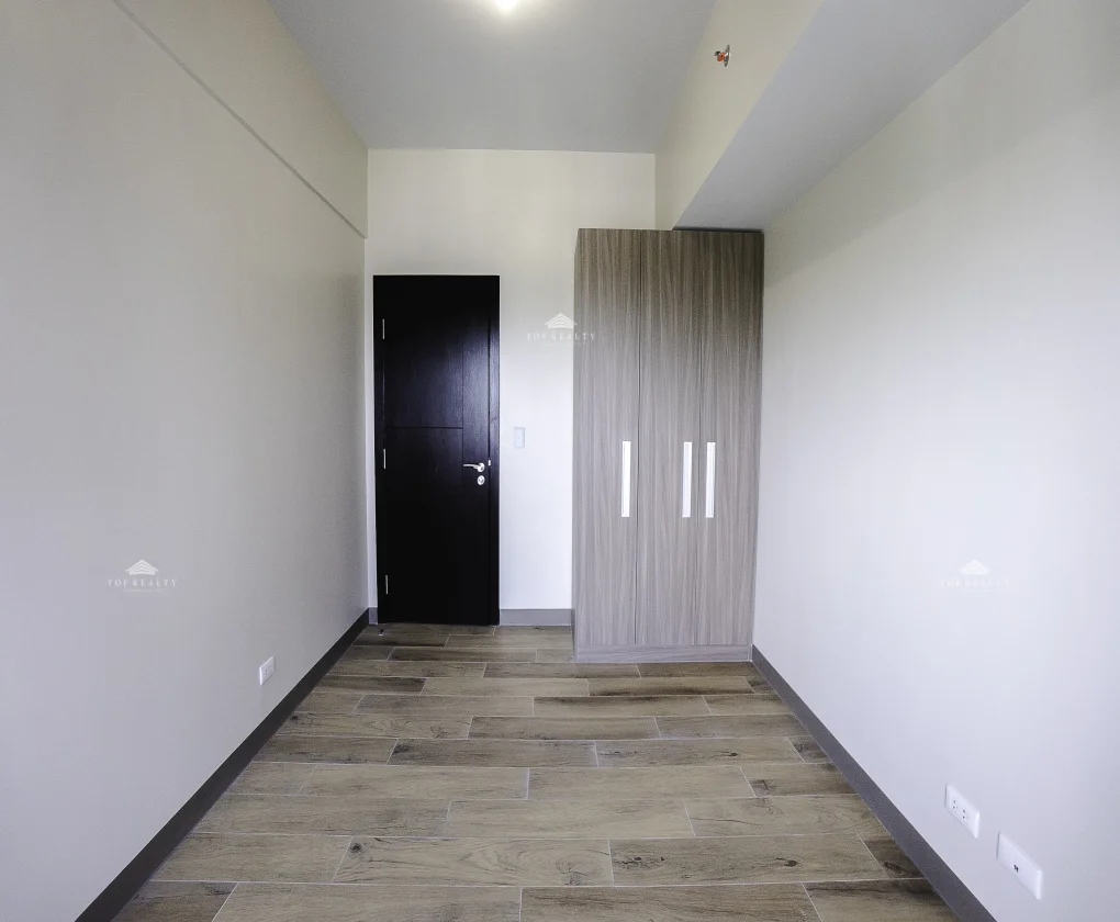 2 Bedroom Condominium for Sale in Park Mckinley West