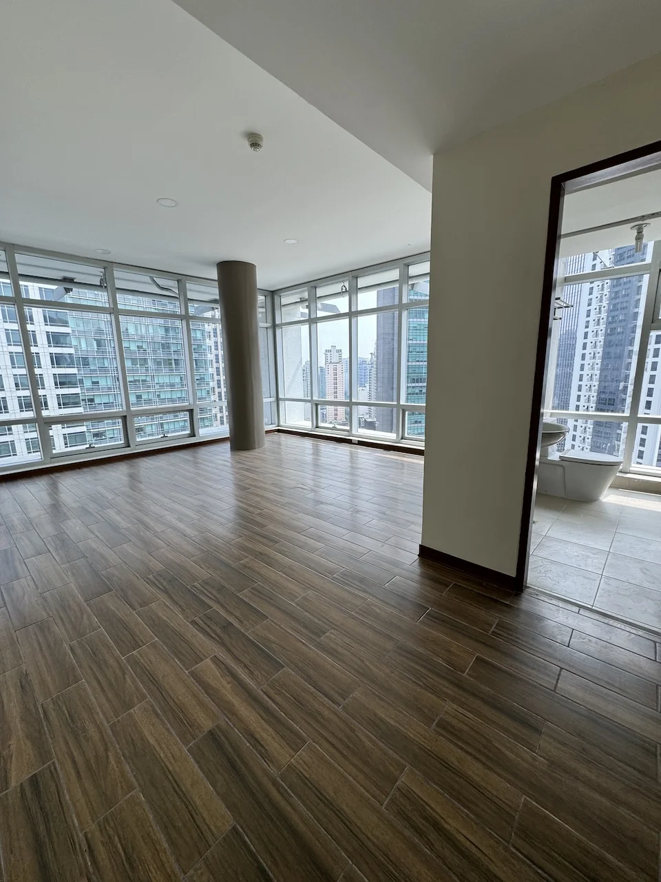 3 Bedroom Condominium for Sale in The Stratosphere