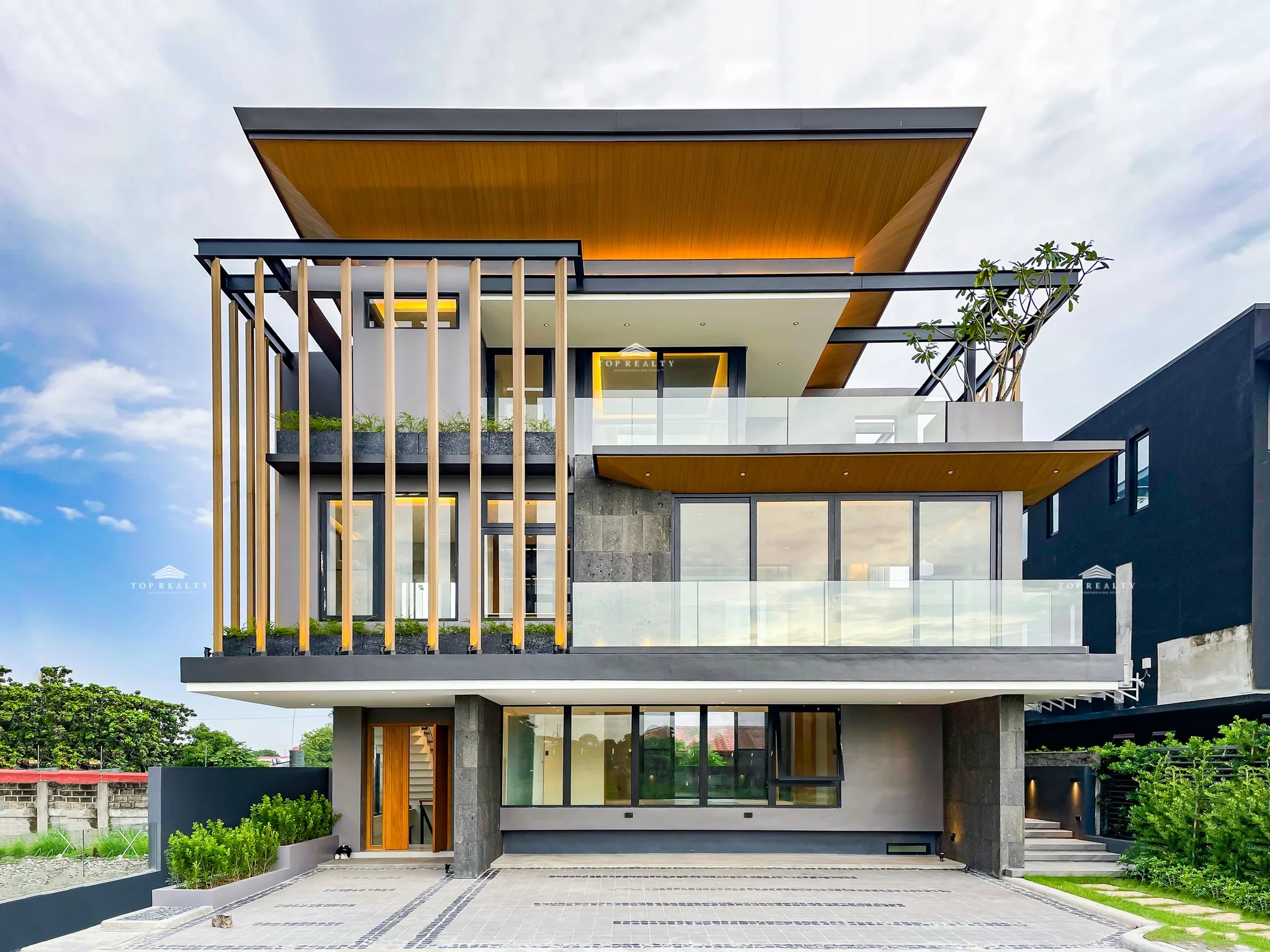 5 Bedroom House & Lot for Sale in Alabang West