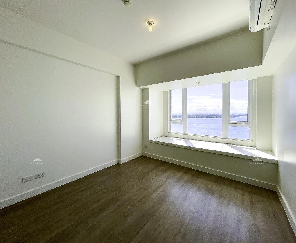 1 Bedroom Condominium for Sale in Oak Harbor Residences