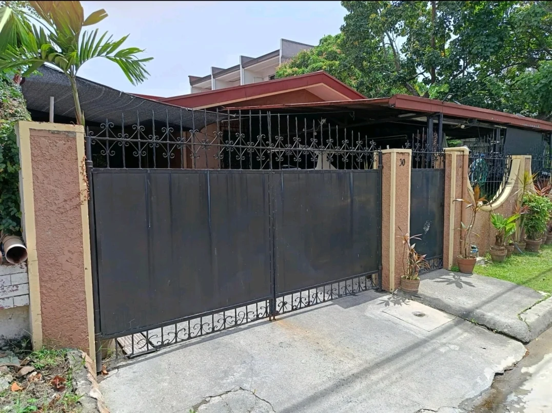 3 Bedroom House & Lot for Sale in Brickton Village, Moonwalk Village