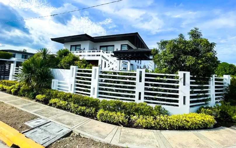 5 Bedroom Beach Resort for Sale in Porto Laiya