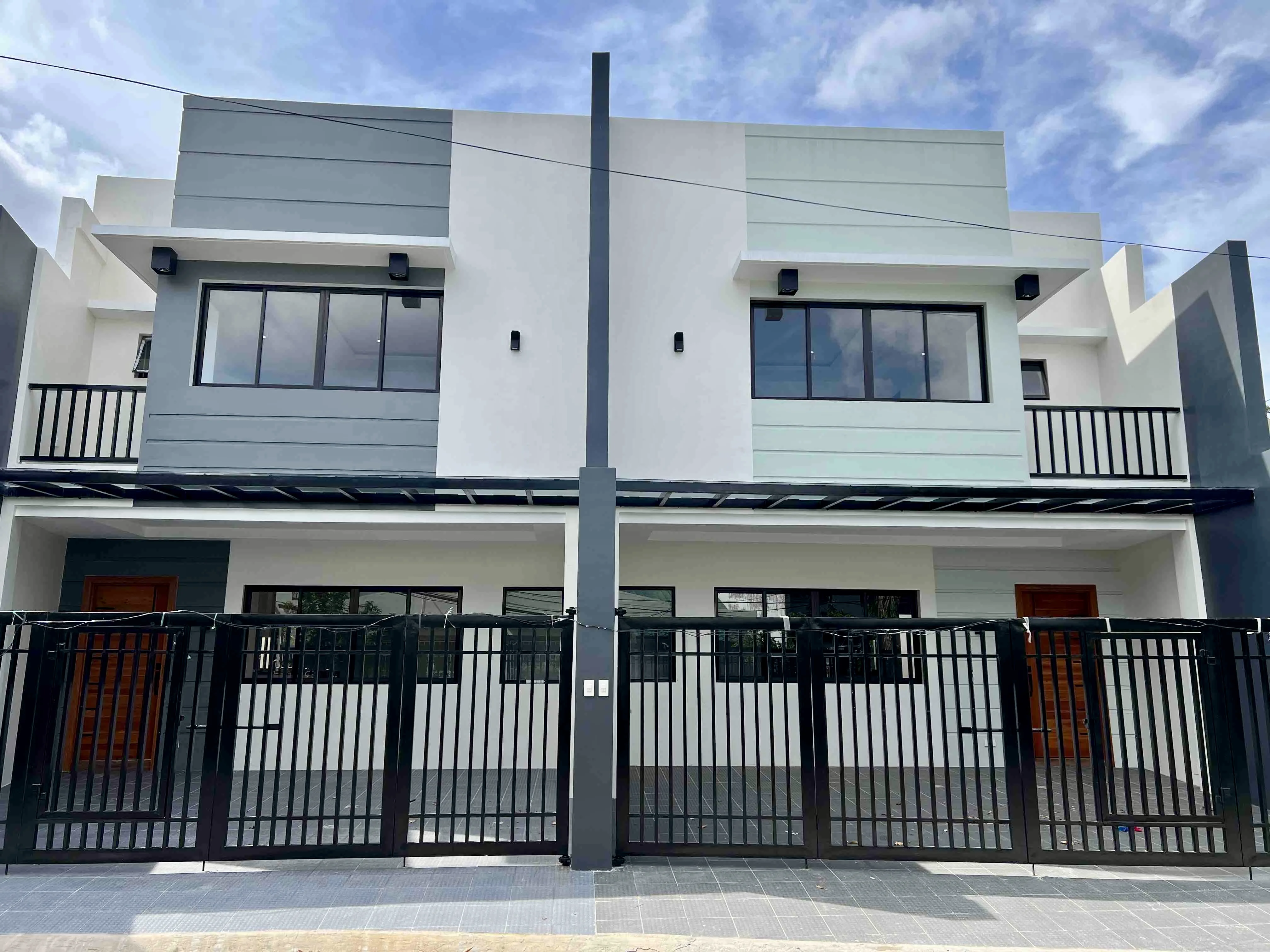 4 Bedroom Townhouse/duplex/compound for Sale in Bf Resort Village