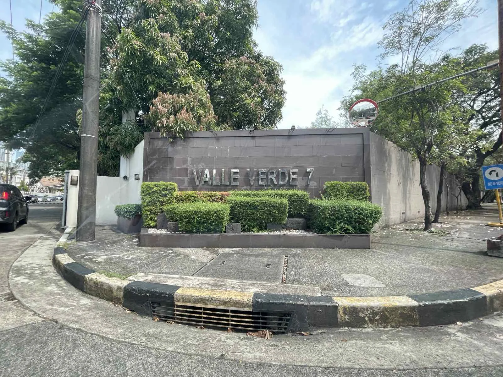 6 Bedroom House & Lot for Sale in Valle Verde 7